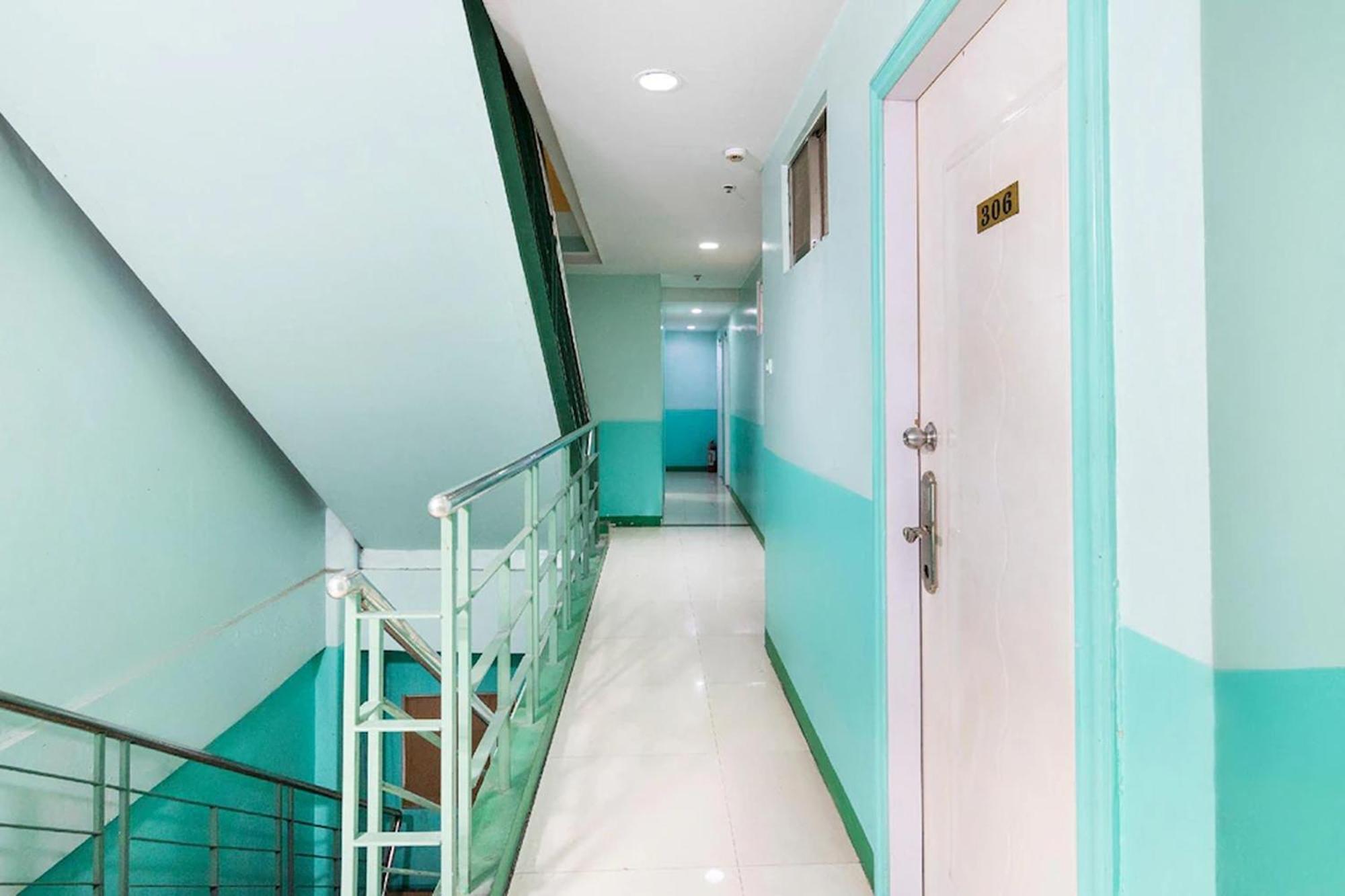 Lucky Hotel Manila Exterior photo